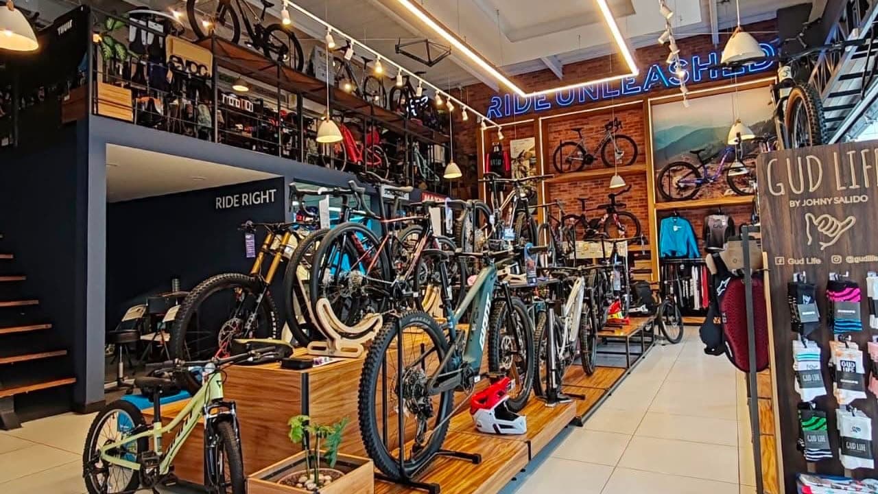 Exhibición de bicicletas Giant en la tienda de Juriquilla