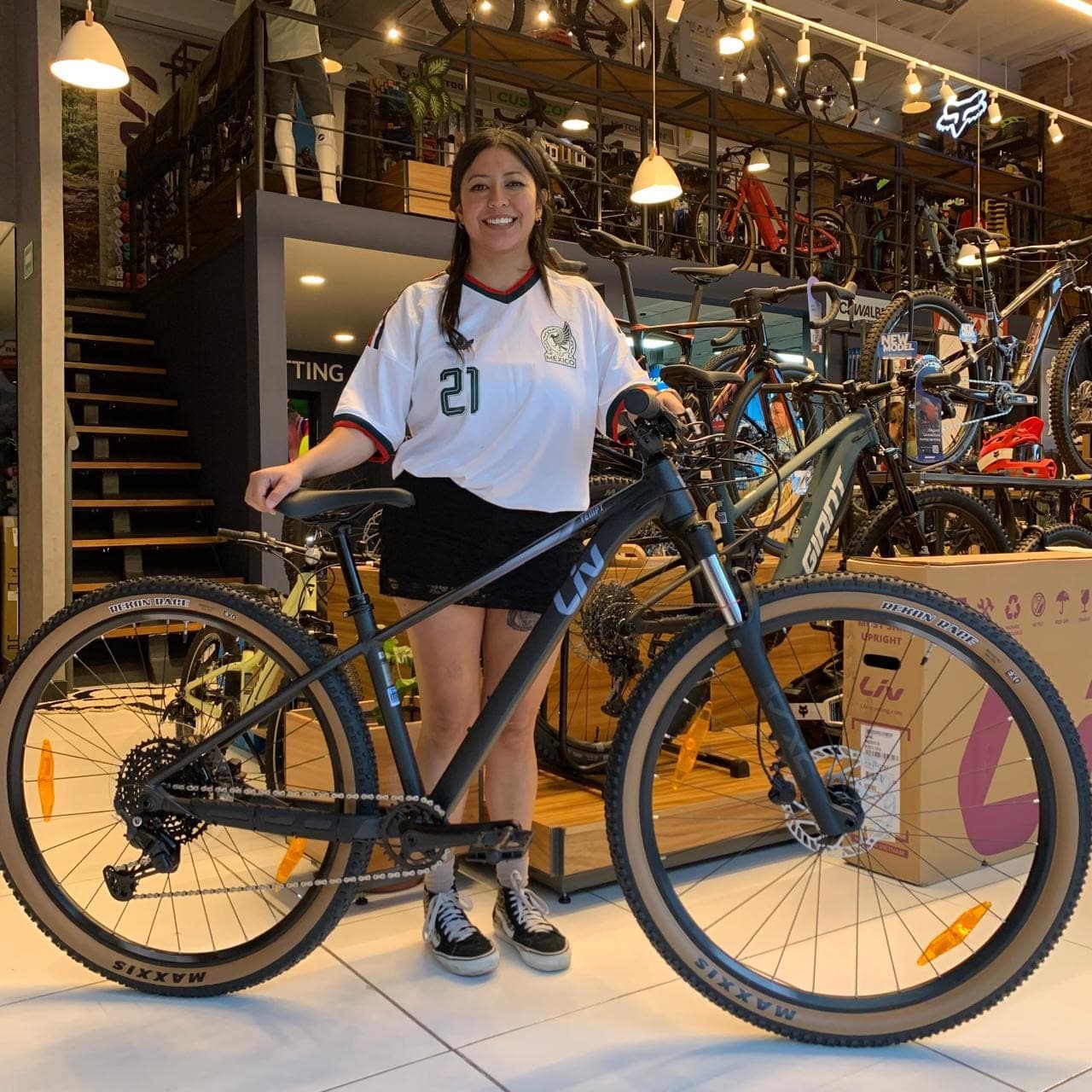 Cliente con su nueva bicicleta Giant en Giant Juriquilla