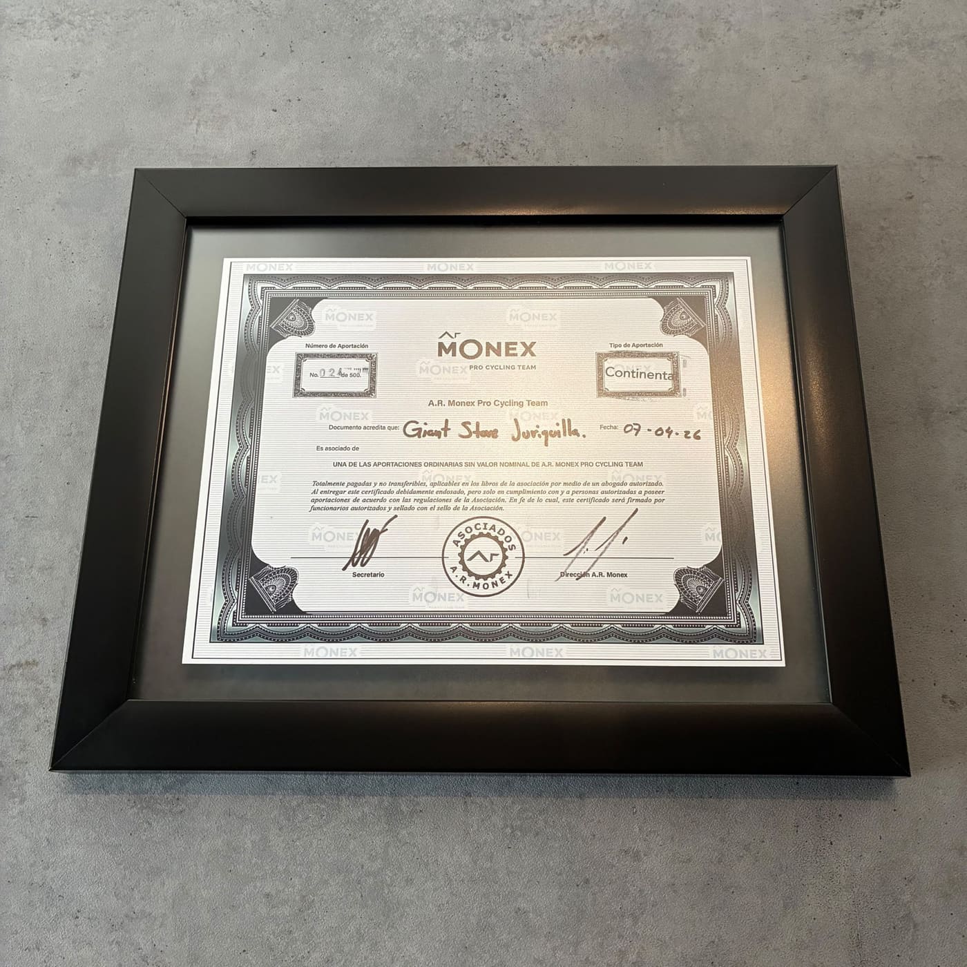 Certificado Monex enmarcado a nombre de Giant Store Juriquilla