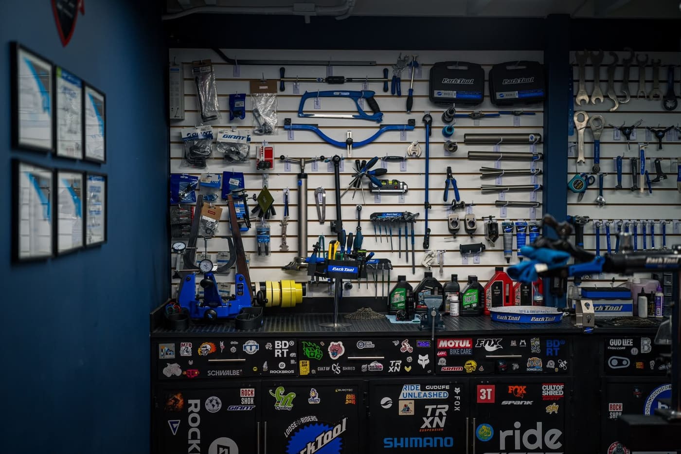 Muro de herramientas Park Tool del taller Giant Juriquilla